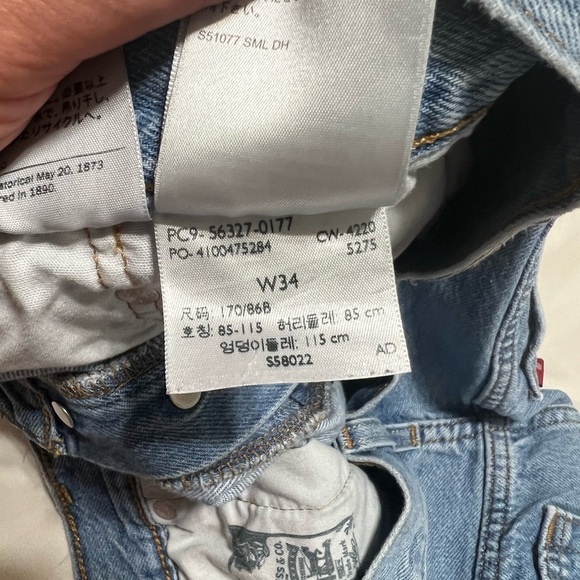 Levi’s distressed jean shorts - Picture 3 of 3